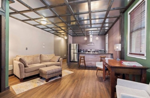 Elkader Apartment | Keystone Bridge Suite