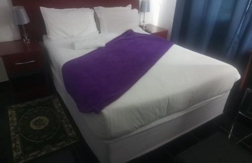 Mahalapye House | Khayalami Guest House