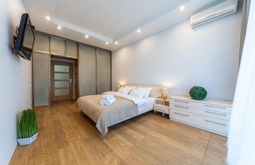 Lypky Apartment | Khreschatyk. Independence Sq. 2 BR