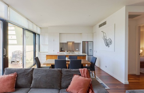 Byron Bay House | Kiah10 – nestled between Main & Belongil Beaches