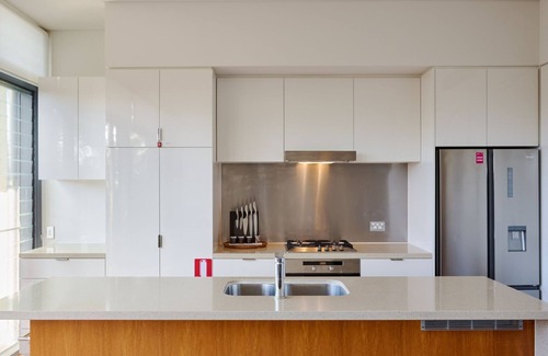 Byron Bay House | Kiah10 – nestled between Main & Belongil Beaches