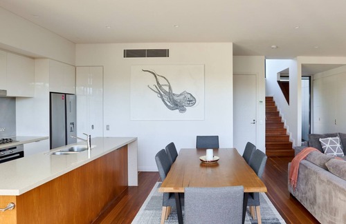 Byron Bay House | Kiah10 – nestled between Main & Belongil Beaches