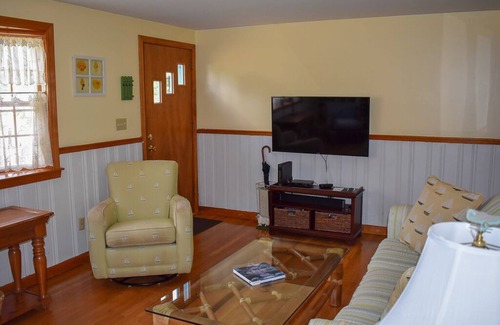 Dennis Port House | Kibby 78- Ranch home with central ac, less than a 2 minute drive to sandy beach