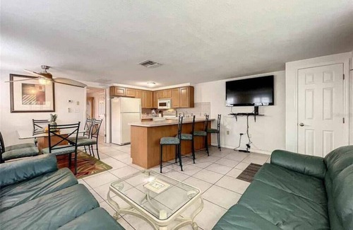 Port Richey House | Kick back and Relax at Leisure Beach