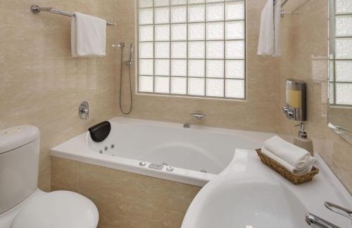 Lake Crackenback House | Kickenback Lodge - 3BR Lodge l Gym l Indoor Pool l Tennis l WiFi l Air-Con