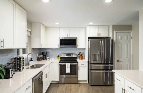 Lamar Heights Area House | Kid & Adult Playland! Comfy, Spacious, 15min to Downtown
