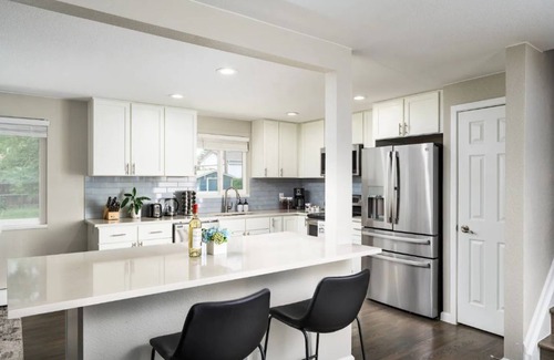 Lamar Heights Area House | Kid & Adult Playland! Comfy, Spacious, 15min to Downtown