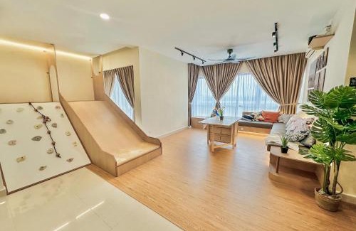 Medini Apartment | KidsCastle Signature JB Legoland - Muji Family Slide
