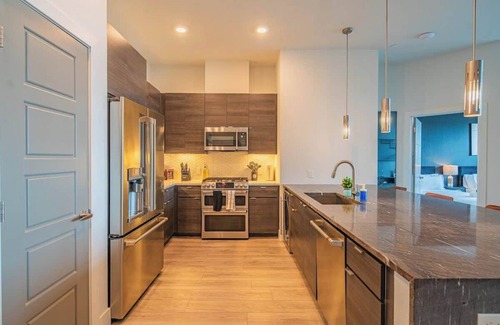North Scottsdale Apartment | Kierland Commons Stay | Golf, Pool, Gym, W/D