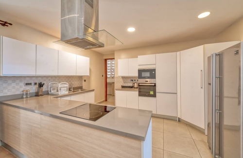 Kileleshwa Apartment | Kikambala Modern Apartment with Balcony