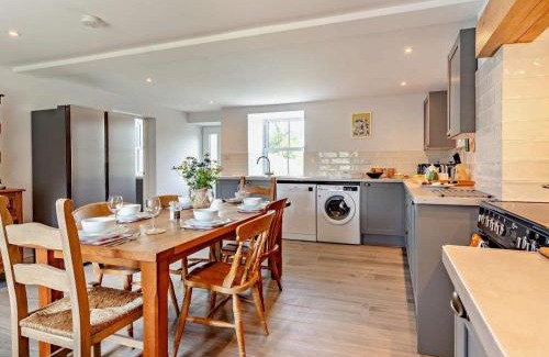 Llanover House | Kiln Farm, a Canal side retreat