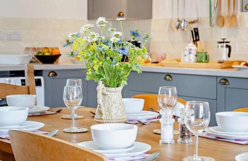 Llanover House | Kiln Farm, a Canal side retreat