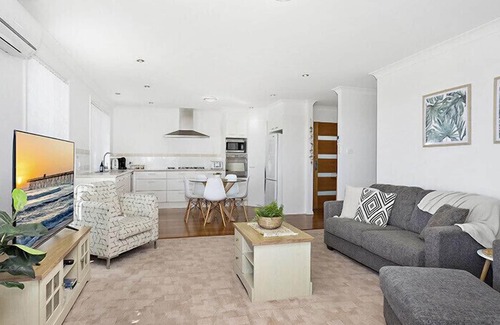 Kiama Heights Apartment | kims@kiama is a fully self contained 3 bedroom unit located in Kiama Heights.
