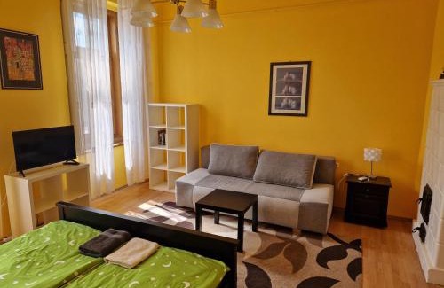 Sarvar Apartment | King Apartman
