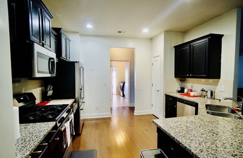 Lithia Springs House | King bed/3 CAR Garage/Ranch Home