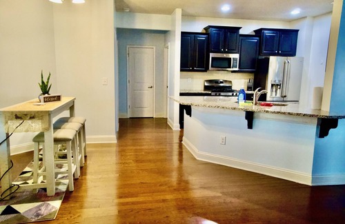 Lithia Springs House | King bed/3 CAR Garage/Ranch Home