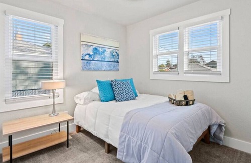Spokane House | King Bed | Dining Room Table for 8 | 5m Downtown