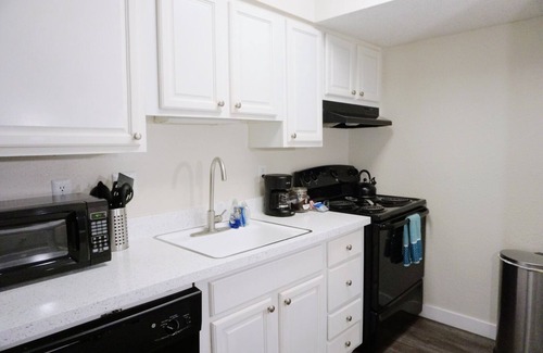 Central City Apartment | King Bed * Down Town * Comfortable Studio Apt.