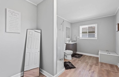Wheeling House | King Bed, Free Wi-Fi Wheeling