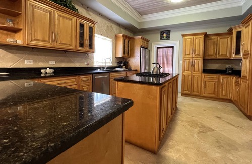 George Town House | KING BED MASTER SUITE- 3 MIN to BEACH... 4B/4B SLICE of PARADISE withCENTRAL AIR
