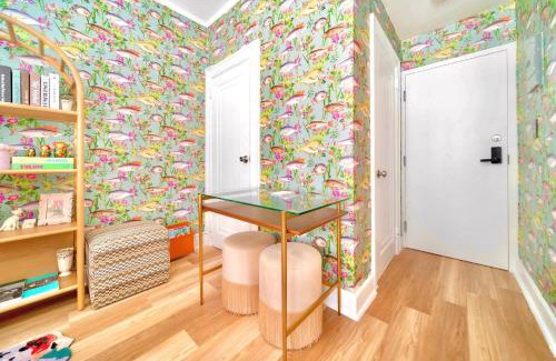 Palm Beach - West Palm Beach Apartment | King Bed Mermaid suite - heart of Palm Beach, free parking included