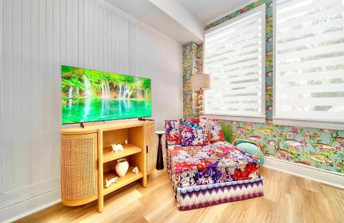 Palm Beach - West Palm Beach Apartment | King Bed Mermaid suite - heart of Palm Beach, free parking included