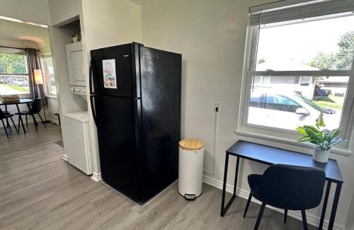 Berea House | KING bed, Pet Friendly, Modern Retreat in CLE-BW