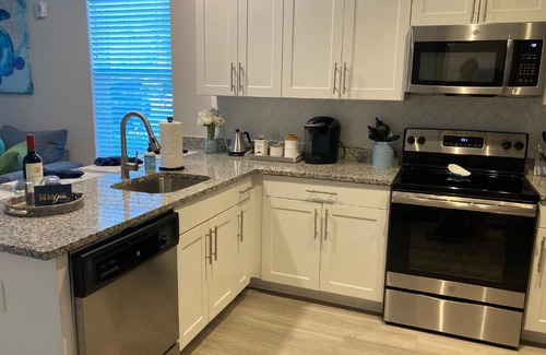 North Charleston Apartment | King Bed pool Trendy Nbhd Sea Turtle