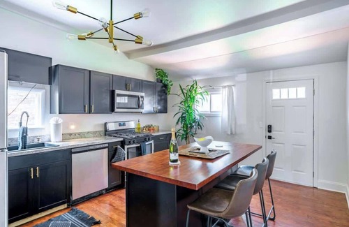 Italian Village House | King Bed - Short North - Convention - Free Parking