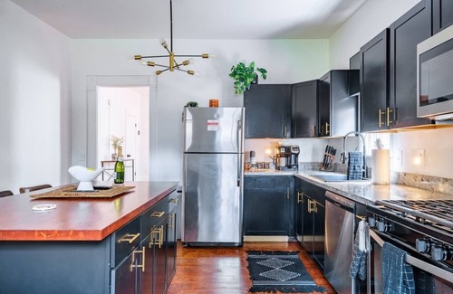Italian Village House | King Bed - Short North - Convention - Free Parking