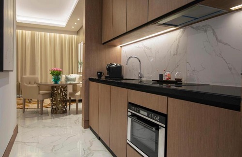 Jadaf Apartment | King Bedroom Near Spring Green Supermarket By Luxury Bookings