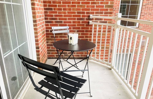 Scioto Mile Apartment | King Bedroom With Balcony Downtown