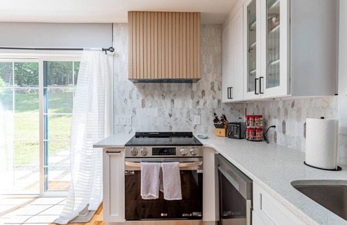 Saugerties Apartment | King Beds, Soaking Tub, WiFi, Firepit Fam Friendly