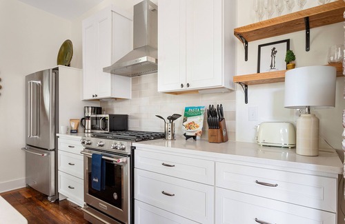 Westside Apartment | King Charles A: Exquisite Renovation & Design