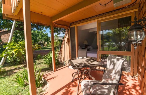Kaunakakai House | King Garden View: Your Peaceful Retreat Awaits at Hotel Molokai