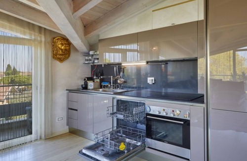 Colombare Apartment | King Loft - Attico Vista Lago