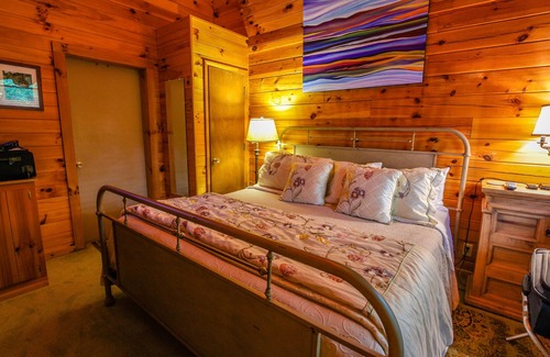 Blowing Rock Cabin | King Romance Cabin on Main St