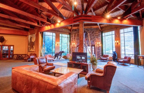 Mount Charleston Hotel | King Room at The Retreat on Charleston Peak – All-Season Mountain Escape