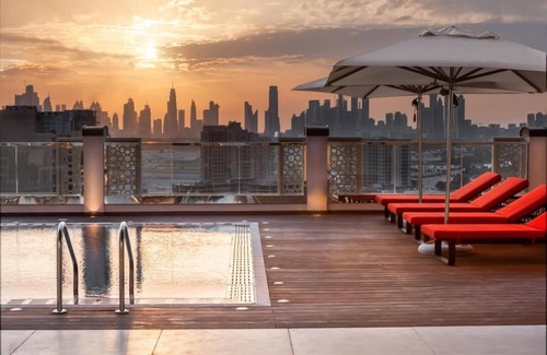 Jadaf Apartment | King Room Near Al Jaddaf Metro By Luxury Bookings