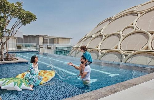 Dubai House | King Room Near Expo 2020 By Luxury Bookings Ab