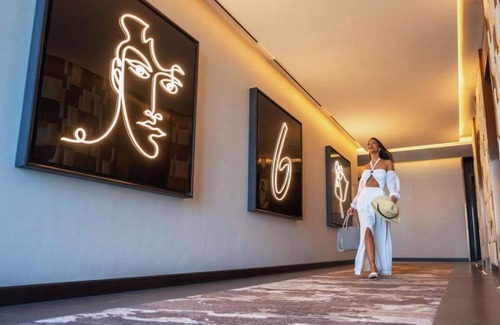 Jumeirah Apartment | King Room Near Walk From La Mer Beach