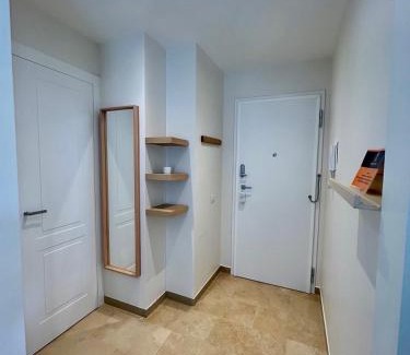 Centro Storico Apartment | KING'S SUITE - Quiet and Refined in the Heart of Milan