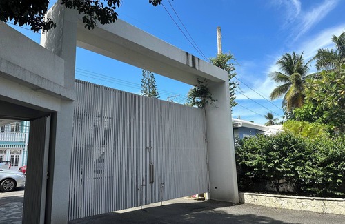 Residencial El Doral Apartment | King size bedn On the beachn Walk to everything n On the strip