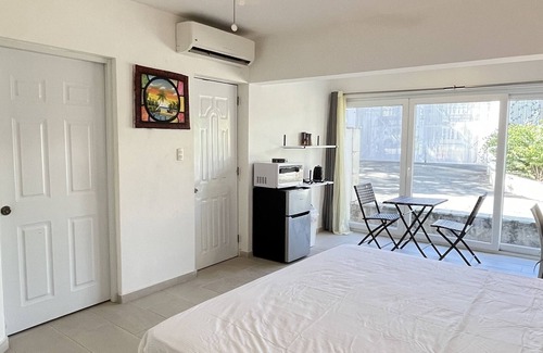 Residencial El Doral Apartment | King size bedn On the beachn Walk to everything n On the strip