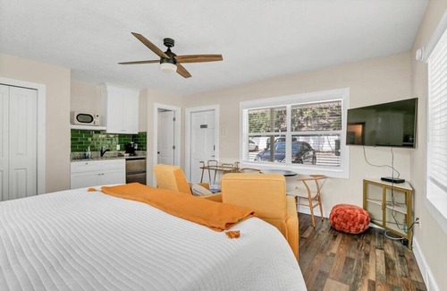 Safety Harbor Hotel | King Studio Bliss Harbor front Serenity