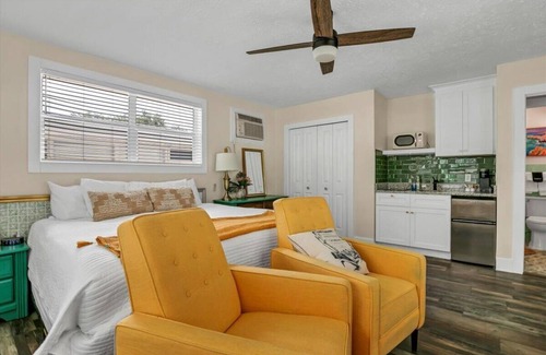 Safety Harbor Hotel | King Studio Bliss Harbor front Serenity