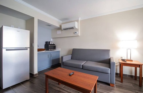 Ocala Hotel | King Suite at Equus Inn, Pet-friendly, Free Parking and Breakfast