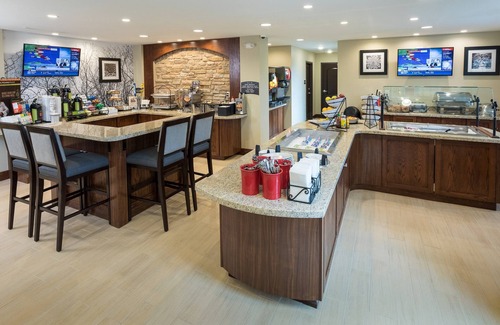 West Omaha Condo | King Suite. Free Breakfast. Pool & Hot Tub. Close to the Nebraska Medical Center!