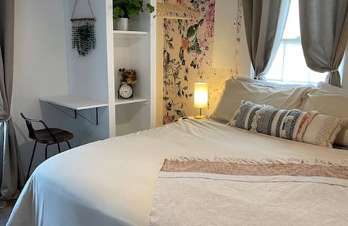 Lincolnville Hotel | King Suite in Boutique Hotel6, walk to downtown