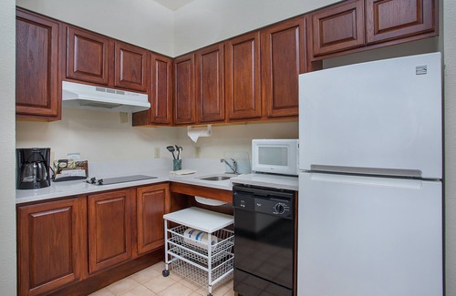 Downtown Chattanooga Condo | King Suite in Downtown Chattanooga | Free Breakfast + Hot Tub Access
